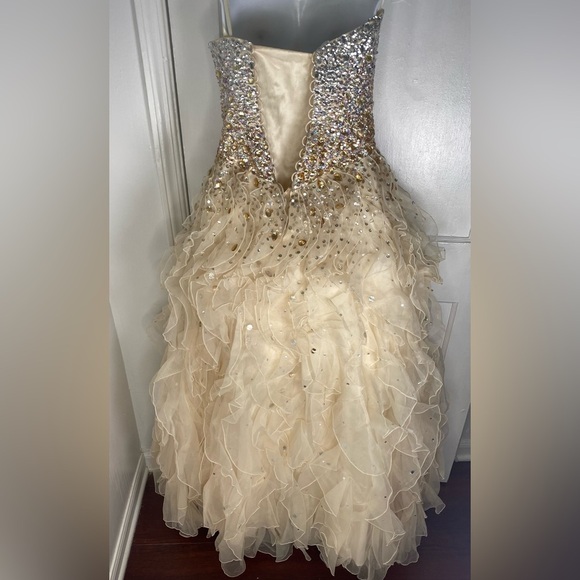 MORI LEE by Ruffled Organza with Corset Back Closure Paparazzi Read Description - Picture 11 of 15